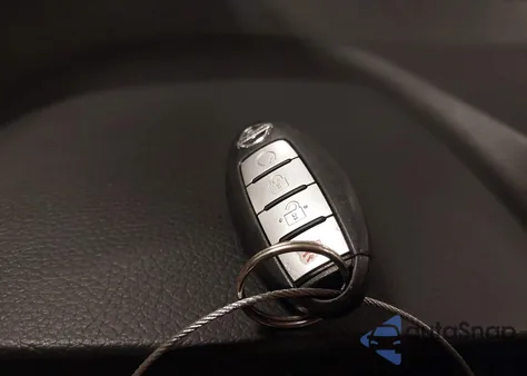 2017 Nissan Rogue Sv z USA, uszkodzony, nr VIN 5N1AT2MV7HC893173